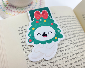 Christmas Cat in Tree Magnetic Bookmark