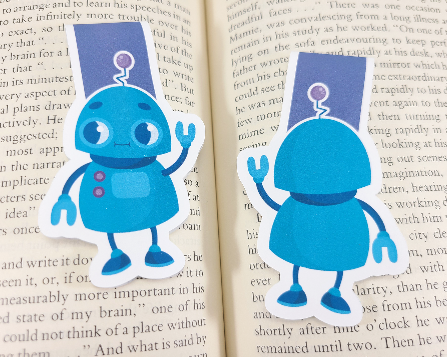 Robot Waving Magnetic Bookmark